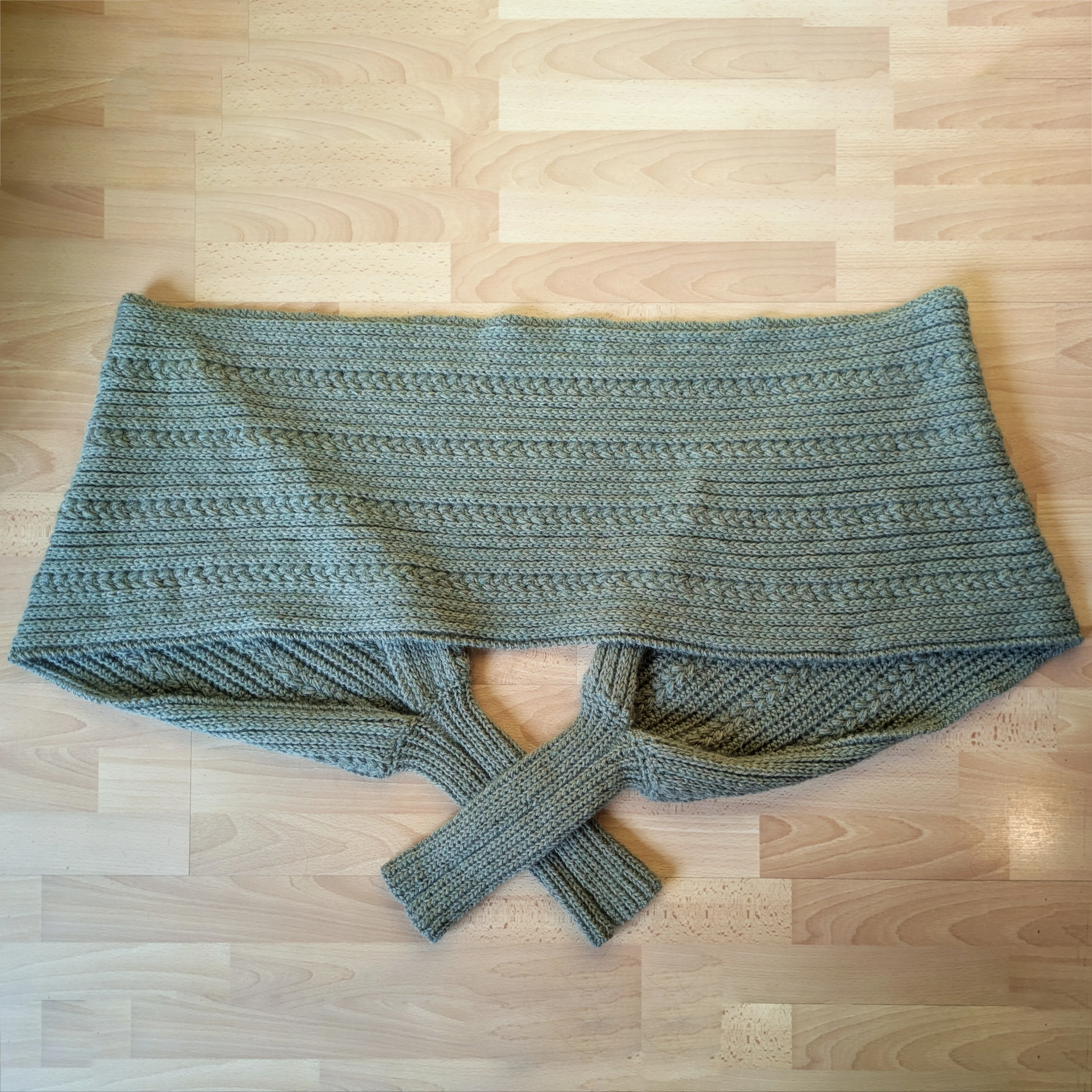 Tröska - Sweater Shawl - Image 7